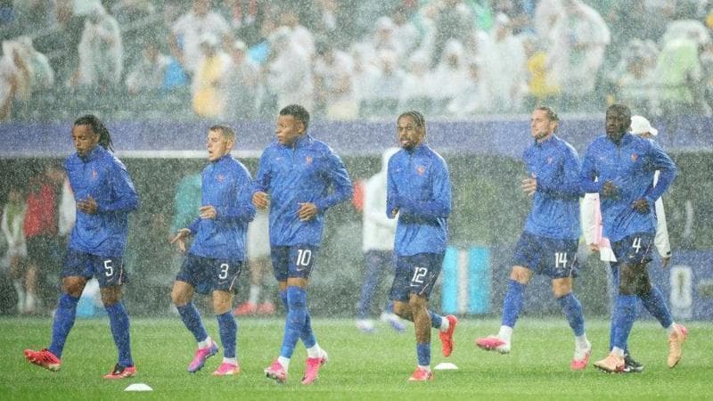 What France & Iraq Did During 'Mentally Draining' Two-Hour Weather Delay