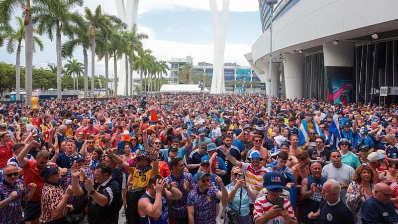 Miami Romance: Tartan Army's Heartfelt Reception