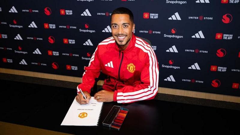 Manchester United Sign Youri Tielemans for £35m