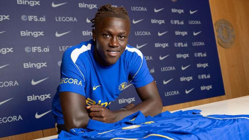 Idolises Ronaldo, plays like Saka - meet Β£40m Chelsea winger Quenda