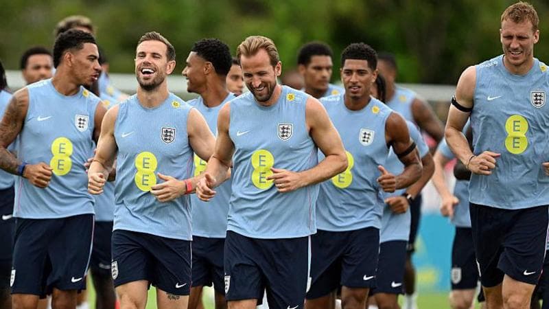 England Players Host Team-Bonding Dinner in Miami